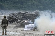 万年历表西藏军区某部高原峡谷实弹射击 锤炼实战能力